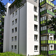Das kernsanierte Mehrfamilienhaus in der Mittenfeldstraße 86-94 in Stuttgart, Gartenseite Eckansicht