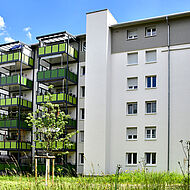 Das kernsanierte Mehrfamilienhaus in der Mittenfeldstraße 86-94 in Stuttgart, Gartenseite